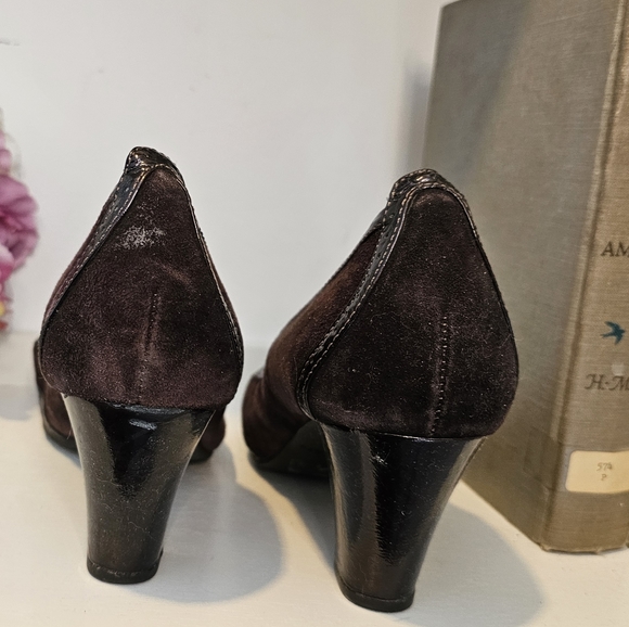 Women's Clarks size 7.5 brown suede and patent heels - Picture 6 of 8